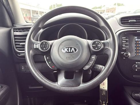 Used 2018 Kia Soul + FWD image 18