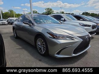 Used 2020 Lexus ES 300h Ultra Luxury w/ Accessory Package 2 FWD video 1
