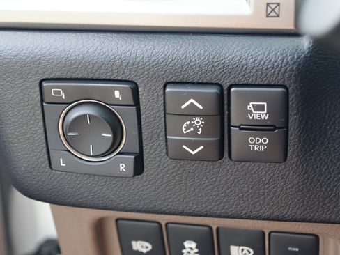 Used 2023 Lexus GX 460 Luxury w/ Accessory Package AWD/4WD image 15
