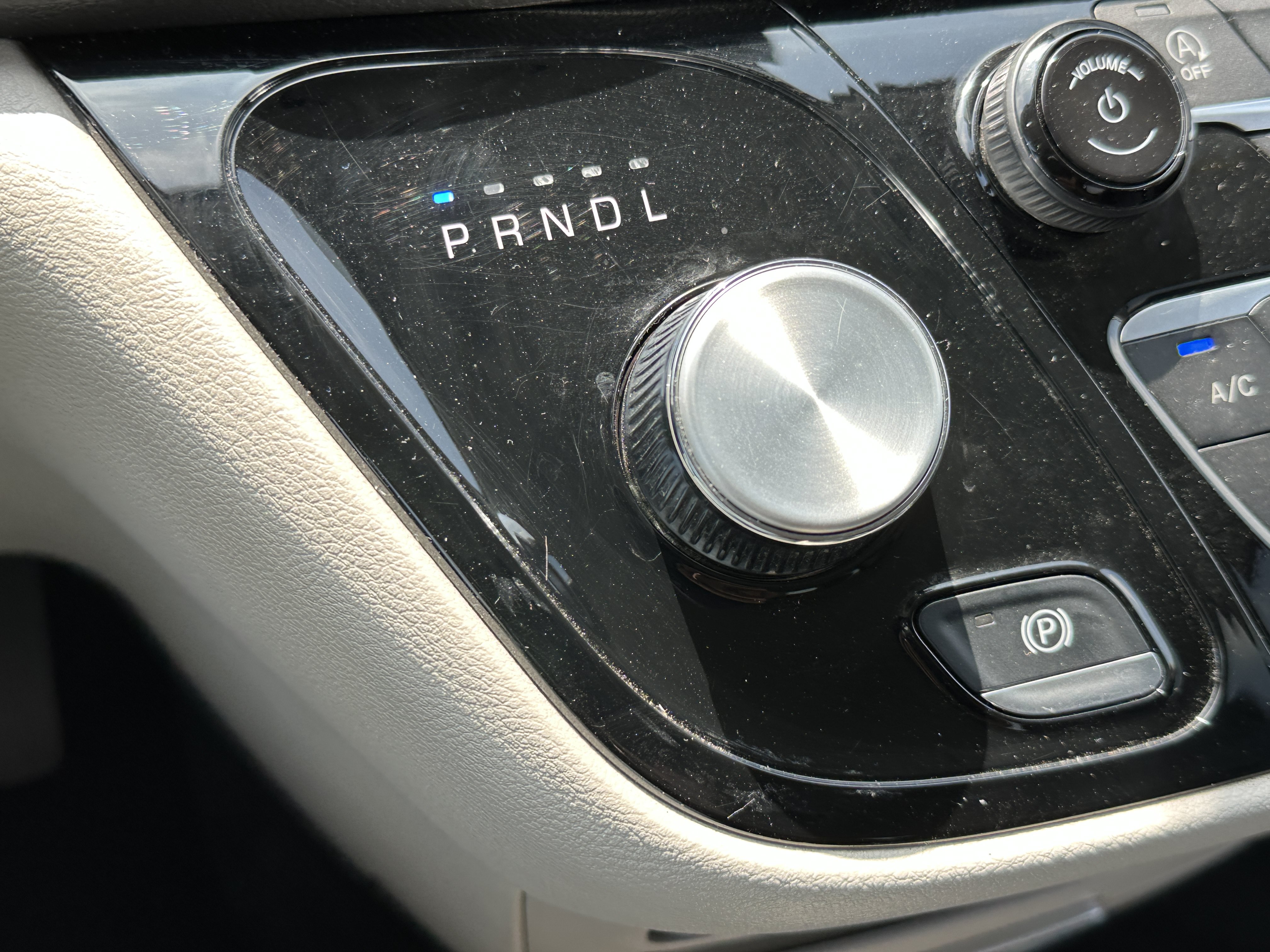 Used 2024 Chrysler Pacifica Touring-L FWD image 30