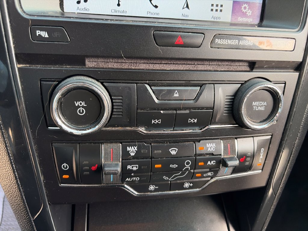 Used 2018 Ford Explorer XLT w/ Equipment Group 202A FWD image 21