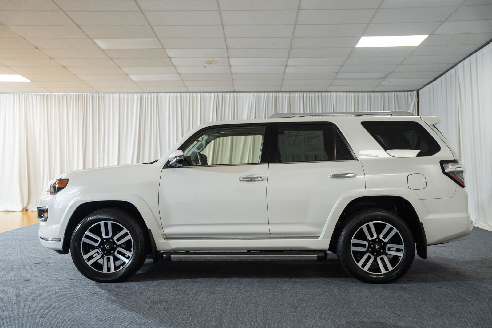 Used 2022 Toyota 4Runner Limited AWD/4WD image 5