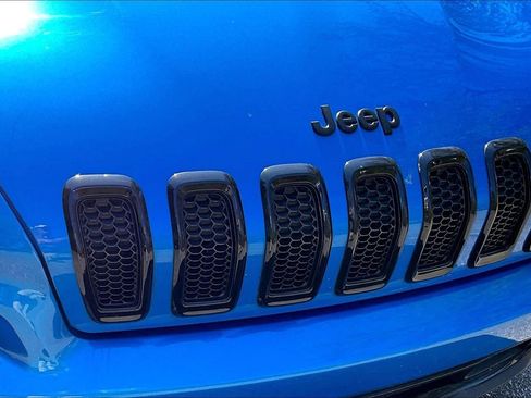 Used 2018 Jeep Cherokee Latitude w/ Altitude Package image 30