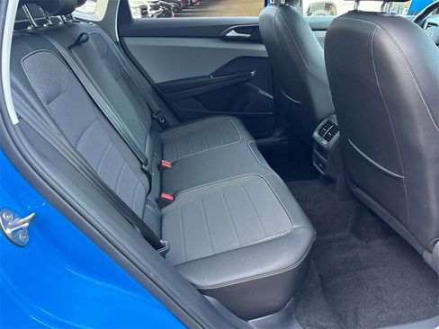 Used 2023 Volkswagen Taos SE w/ Panoramic Sunroof Package image 16