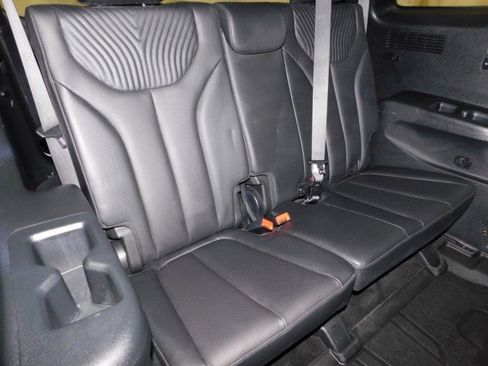 Used 2023 Hyundai Palisade Calligraphy image 16