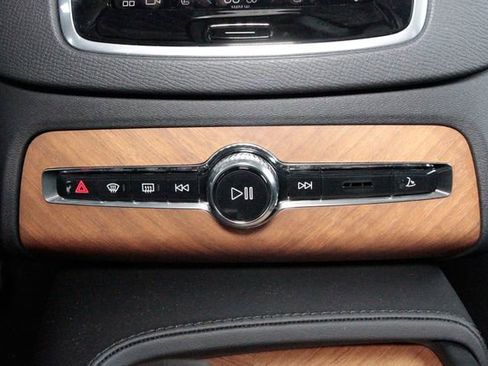 Certified 2025 Volvo XC90 B6 Plus w/ Protection Package Premier image 11