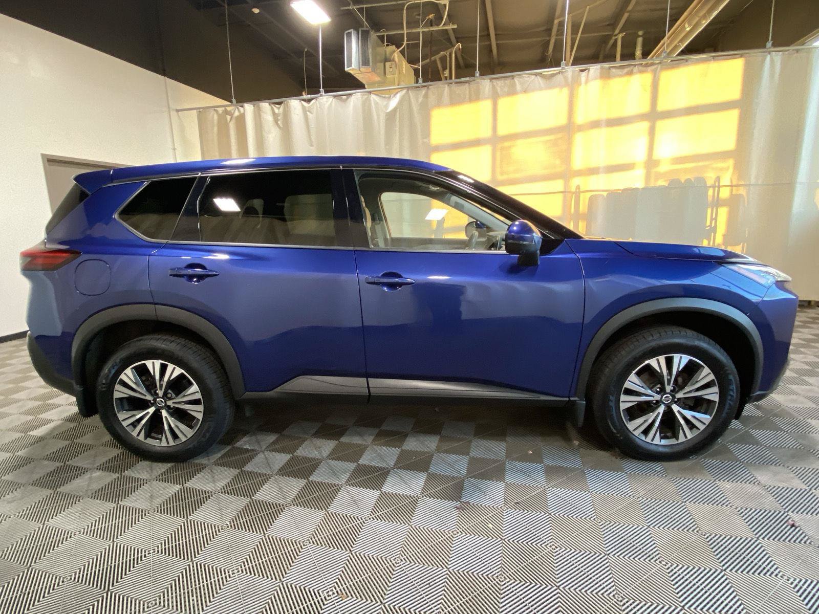 Used 2021 Nissan Rogue SV FWD image 8