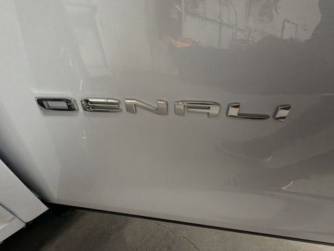 New 2026 GMC Acadia Denali Ultimate w/ LPO, Floor Liner Package image 32