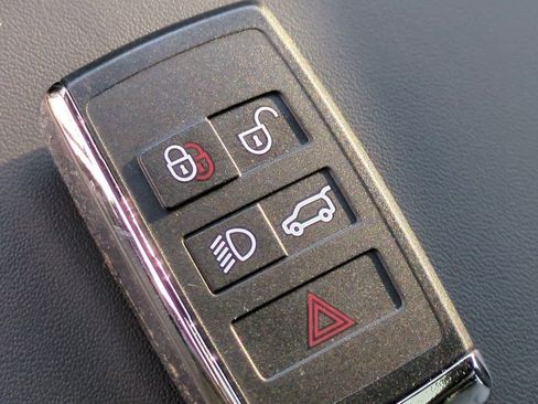 New 2026 Land Rover Defender 130 X-Dynamic SE image 38