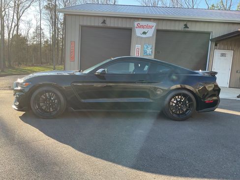Used 2016 Ford Mustang Shelby GT350 w/ Track Package RWD image 5