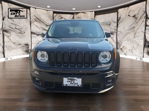 Used 2018 Jeep Renegade Altitude w/ UConnect 8.4 Nav Group AWD/4WD image 2