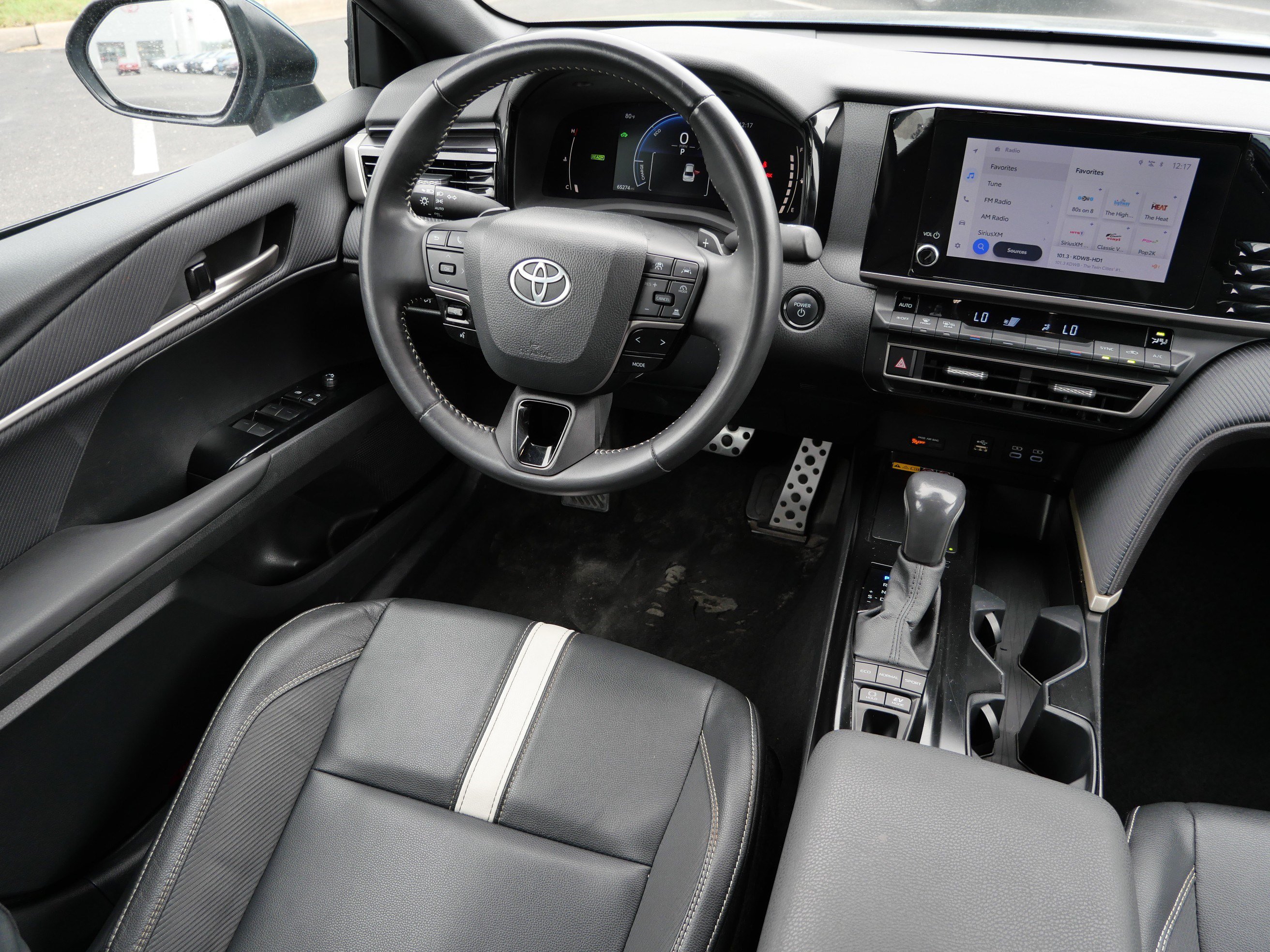 Certified 2025 Toyota Camry SE FWD image 9