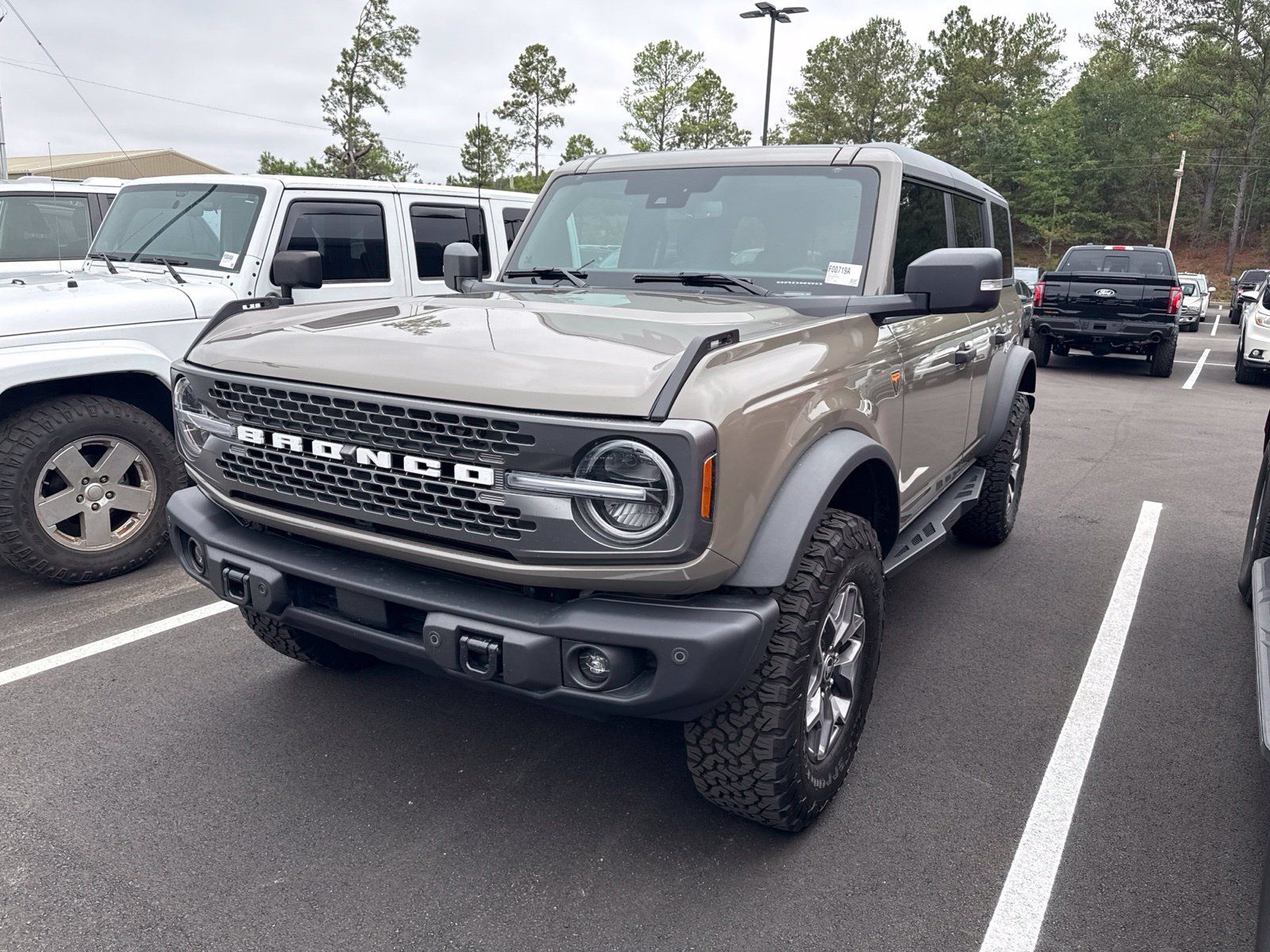 Used 2025 Ford Bronco Badlands AWD/4WD image 3