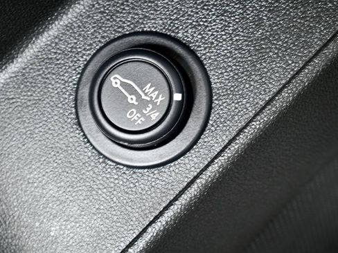 Used 2022 Chevrolet Equinox LT w/ Driver Convenience Package image 17