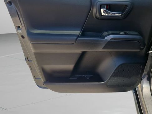 Used 2020 Toyota Tacoma TRD Sport AWD/4WD image 14