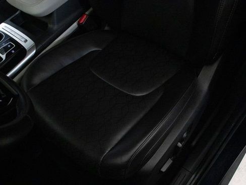 Used 2024 Kia Carnival LX image 26