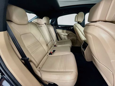 Certified 2021 Porsche Cayenne Coupe AWD/4WD image 29