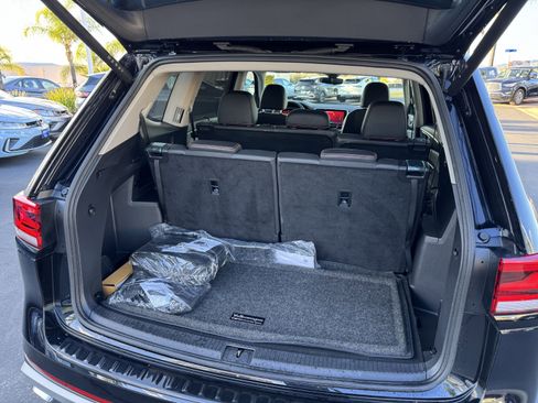 Certified 2025 Volkswagen Atlas Peak Edition SE image 40
