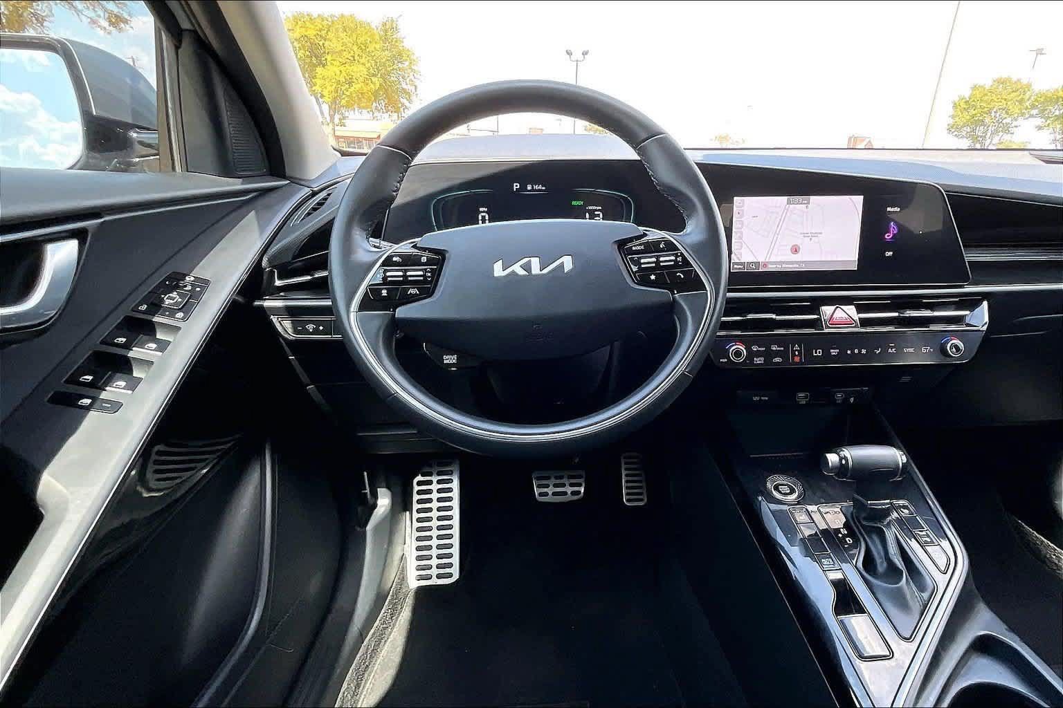 Certified 2023 Kia Niro EX Touring FWD image 14