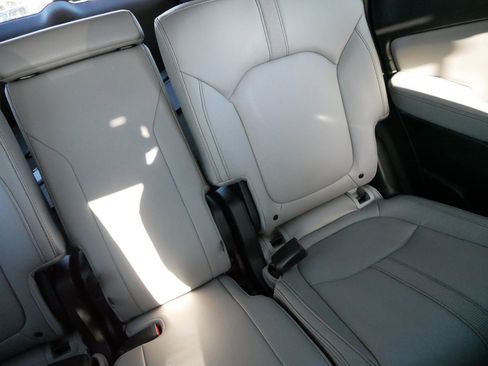 Used 2025 Honda Pilot EX-L image 14