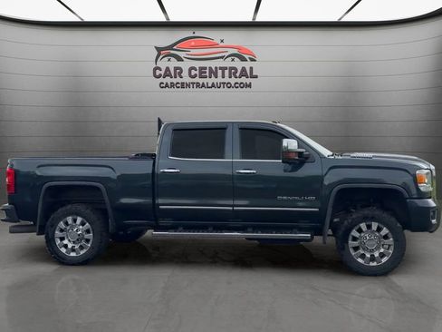 Used 2017 GMC Sierra 2500 Denali w/ Duramax Plus Package AWD/4WD image 6