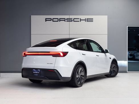 Used 2026 Tesla Model Y Long Range AWD/4WD image 7