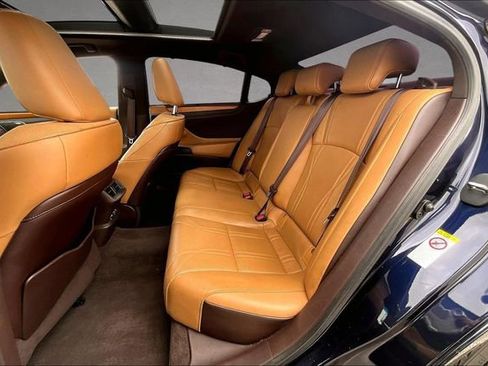 Used 2019 Lexus ES 350 Ultra Luxury w/ Accessory Package FWD image 26