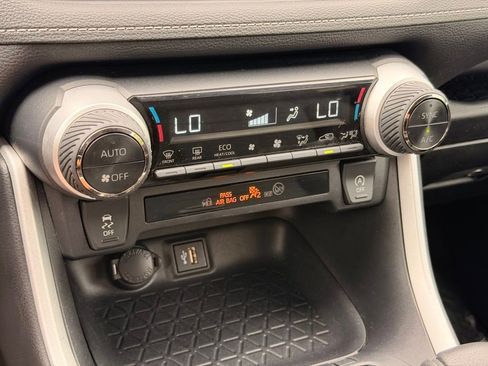 Used 2024 Toyota RAV4 XLE FWD image 32