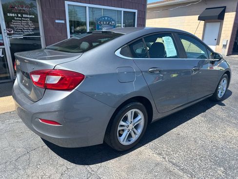 Used 2018 Chevrolet Cruze LT w/ Convenience Package image 5