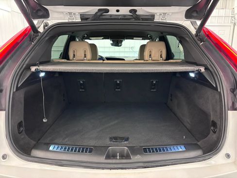Used 2024 Cadillac XT4 Premium Luxury w/ Technology Package FWD image 19
