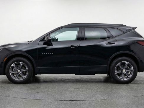 Used 2025 Chevrolet Blazer LT image 5