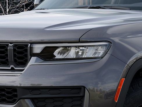New 2026 Jeep Grand Cherokee Altitude RWD image 10