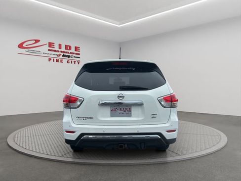 Used 2015 Nissan Pathfinder SV image 5