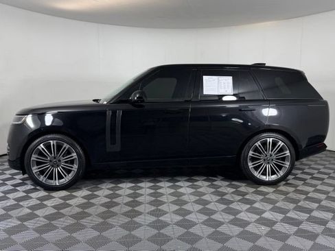 Used 2024 Land Rover Range Rover SE AWD/4WD image 3