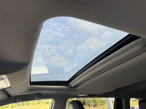 Used 2019 Toyota Highlander XLE image 11