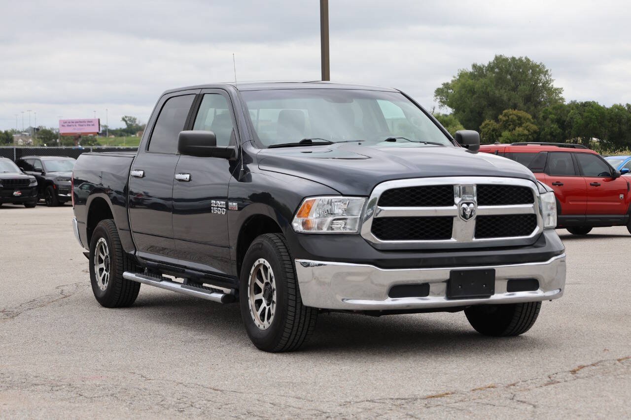 Used 2016 RAM 1500 Classic SLT AWD/4WD image 4