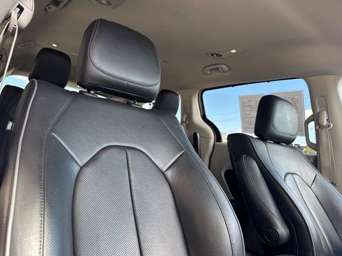 Used 2020 Chrysler Pacifica Limited w/ Advanced Safetytec Group image 18