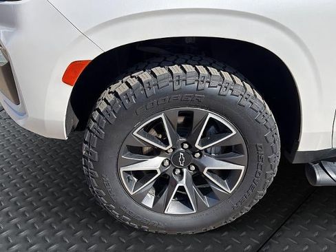 Used 2021 Chevrolet Tahoe Z71 w/ Rear Media and Nav Package AWD/4WD image 10