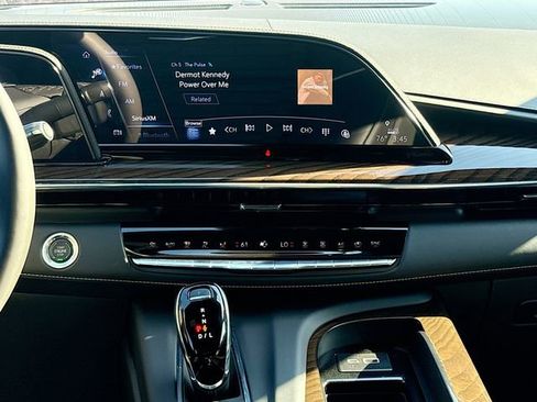 Used 2024 Cadillac Escalade Sport Platinum w/ LPO, ONYX Package image 20