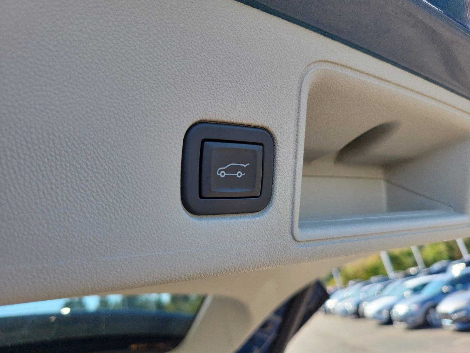 Used 2024 GMC Terrain Denali w/ Denali Premium Package AWD/4WD image 8