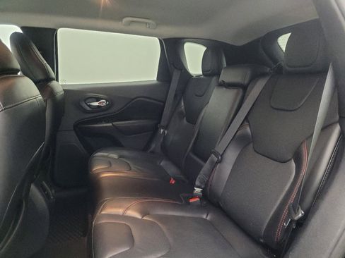 Used 2020 Jeep Cherokee Trailhawk image 18