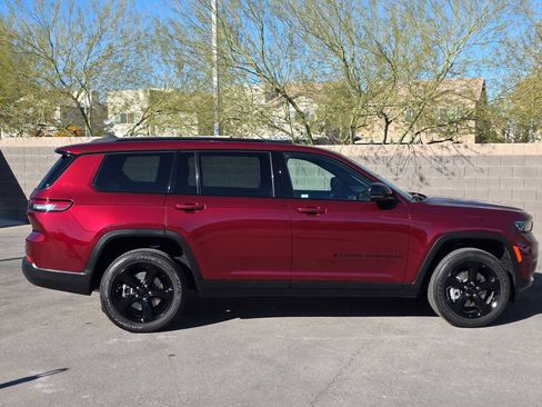 Certified 2024 Jeep Grand Cherokee L Laredo image 10