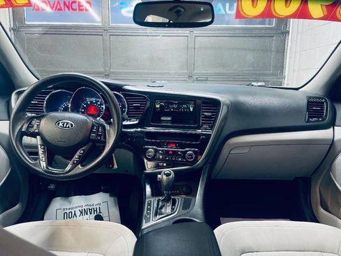 Used 2011 Kia Optima LX w/ Convenience Pkg image 2