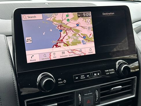 Used 2024 Nissan Armada SV image 22