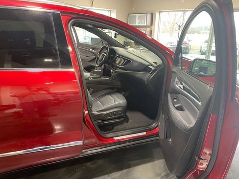 Used 2024 Buick Enclave Premium image 18