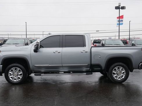 Used 2024 Chevrolet Silverado 2500 High Country image 9