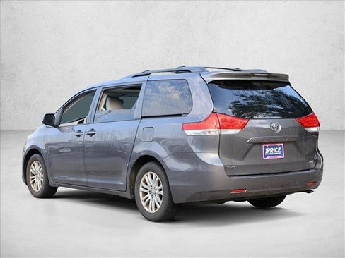 Used 2012 Toyota Sienna XLE FWD image 7