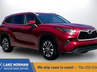 Used 2023 Toyota Highlander XLE FWD video 1