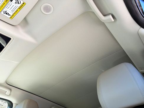 New 2025 Land Rover Discovery Sport S image 27