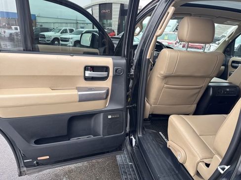 Used 2019 Toyota Sequoia Limited image 29